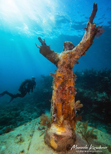 Image of Underwater Statue by Instagram user Manuela Kirschner